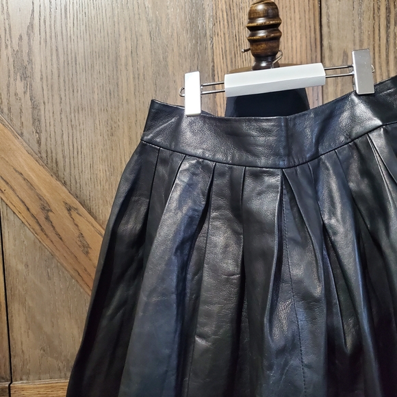 Alice + Olivia Black Leather Pleated Mini Skater Skirt - Picture 4 of 4